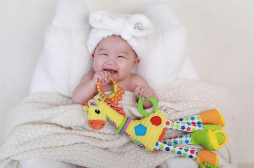 禹州三个月宝宝正确抱姿